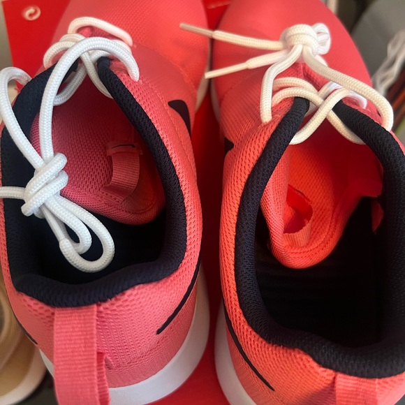 Nike Roshe One , new, never worn , sea coral & obsidian blue , WMNS 10 - Picture 6 of 10
